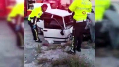 cop kutusu -  Elektrik direğine çarpan otomobil, hurda yığınına döndü Videosu