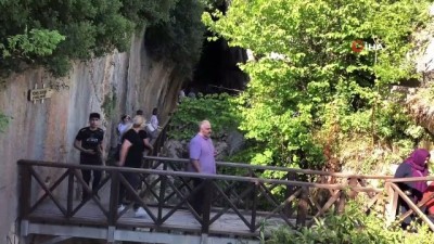 yuruyus yolu -  Mühendislik harikası 'Titus Tüneli'ne turist akını Videosu