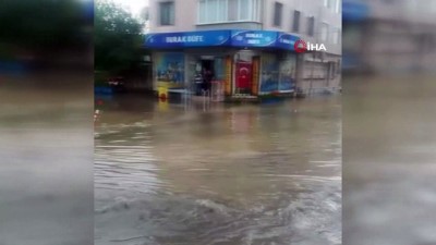  Susurluk yağışa teslim oldu...Yollar göle döndü