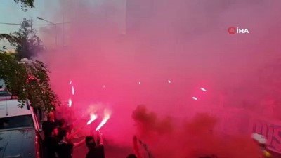 Trabzonspor'u, taraftarlar İstanbul'a uğurladı