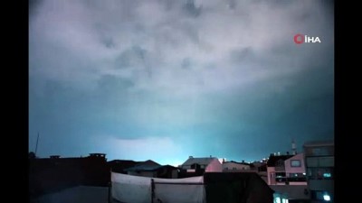  Bursa'da geceyi yıldırım ve şimşekler aydınlattı