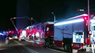  - Gürcistan’da pazarda büyük bir yangın çıktı