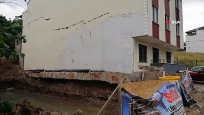 insaat temeli -  İnşaat temeline dolan yağmur suları yan binanın temelini boşalttı Videosu