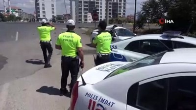  Kamyon otomobile çarptı: 2 yaralı