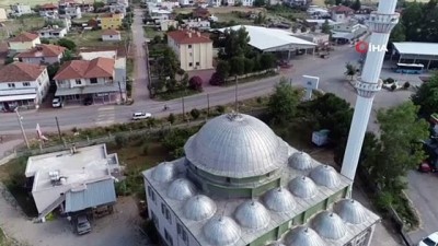 gocmen kuslar -  Üç yıldır aynı caminin kubbesinde yavruların büyütüp uçuruyorlar Videosu