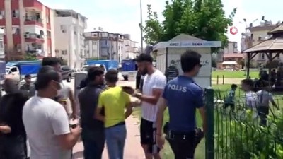 gunes enerjisi -  Polis hem çatıdaki vatandaşla hem sosyal mesafeyi hiçe sayan kalabalıkla uğraştı Videosu