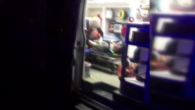 saglik ekibi -  Tır otomobile çarptı...5 kişinin yaralandığı kazada can pazarı kamerada Videosu