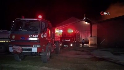  Aksaray’da yem fabrikası ve yonca deposu alev alev yanıyor