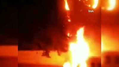  Büyükçekmece’de park halindeki minibüs ateş topuna döndü