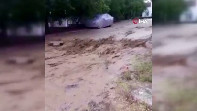  Kayseri'nin Develi ilçesinde sağanak yağış sele neden oldu