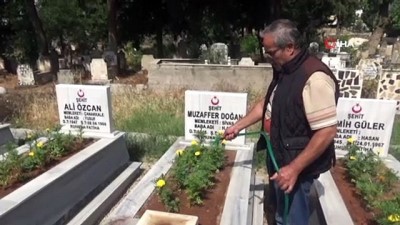 sehit asker -  Şehit mezarlarının gönüllü bakıcısı Videosu