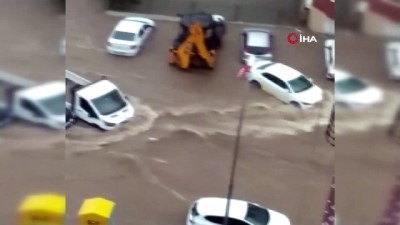 irak -  Sel suları araçları böyle sürükledi Videosu