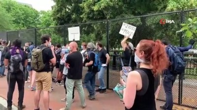 polis siddeti -  - Beyaz Saray'ın önü yüksek demirli bariyerlerle çevrildi
- Göstericiler için 'Nefes alamıyorum' yazılı maske Videosu