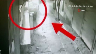 kacis -  Hırsızlar son işlerinde baltayı taşa vurdular... Koşarak böyle kaçtılar Videosu