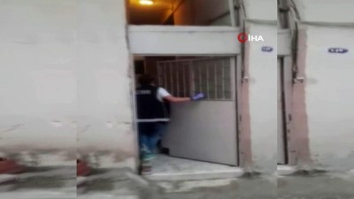 imalathane -  İzmir'de sahte içki imalathanesine baskın: 2 gözaltı Videosu