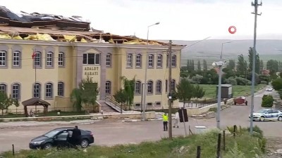  Kuvvetli rüzgar Adalet Sarayı'nın çatısını uçurdu