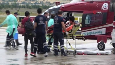  Ambulans helikopter kolu kopan işçi için havalandı
