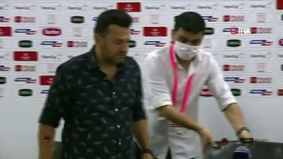 Bülent Uygun 5-1'lik yenilginin ardından maçın hakemine yüklendi