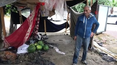 irak -  Seyyar satıcının karpuzlarını sel alıp götürdü Videosu