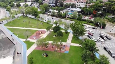  Babalar Günü'nde Caddebostan Sahili'nde sörf yaptılar