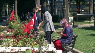 uzaktan kumanda -   Babalar Günü'nde Edirnekapı Şehitliği'nde hüzün hakimdi Videosu