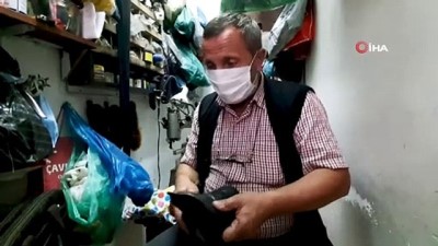  Bir metrede bir ömür...21 yıldır 1 metre genişliğindeki dükkanda ayakkabı tamir ediyor
