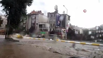  Edirne bir anda bastıran yağmurda araçlar mahsur kaldı