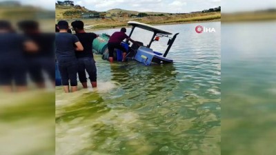  Hayvanlarına su götürmek isterken traktörle baraja düştü