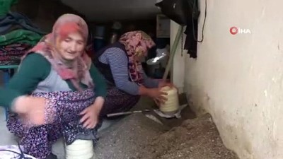 irak -  Kuma gömdükleri peyniri, 3 yıl boyunca bozulmadan tüketebiliyorlar Videosu