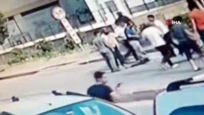  Otomobilin çarptığı 8 yaşındaki bisikletli çocuk ağır yaralandı...O anlar kamerada