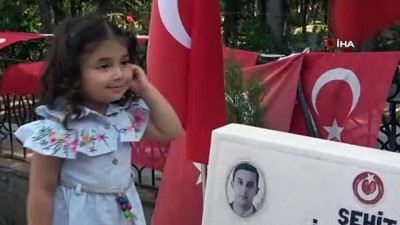 mezar tasi -  Şehit çocuklarının Babalar Günü kutlaması yürekleri dağladı Videosu