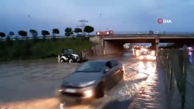  Sel sularının bastığı D100 Karayolu’nda yoğunluk oluştu