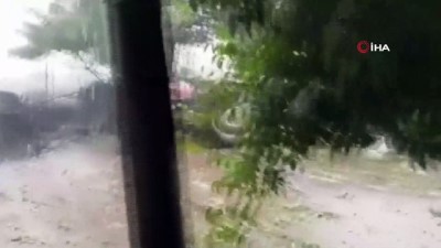  Sındırgı'yı sağanak yağış ve dolu vurdu