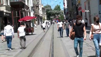  Taksim Meydanı ve İstiklal Caddesi'nde dikkat çeken yoğunluk
