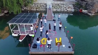  Tarihi Çeşnigir Köprüsünde sürpriz evlilik teklifi