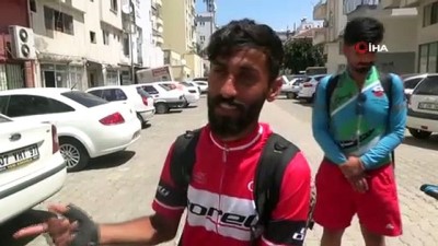 karne hediyesi -  Bisikletle Türkiye turuna çıkan Diyarbakırlı gençler Antalya'da mola verdi Videosu