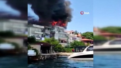  Sarıyer'de 4 katlı binanın çatı katında yangın çıktı