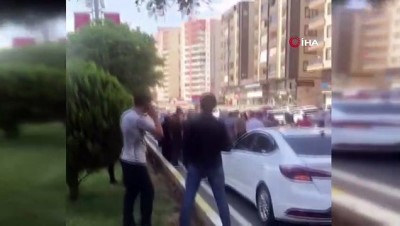 yaya gecidi -  Yaya geçidinden geçmek isteyen kadın, arabanın çarpması sonucu ağır yaralandı Videosu