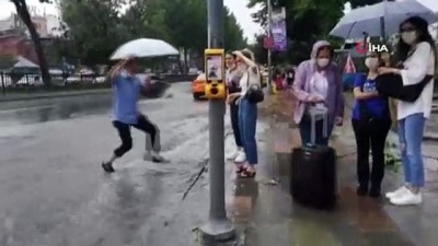  Beşiktaş'da cadde sular altına kaldı