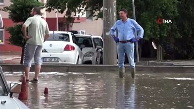  Bolu’da 15 dakika süren sağanak yağmur hayatı felç etti