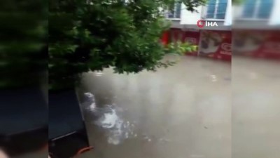  Esenyurt'ta sel basan bodrum katlarında arama