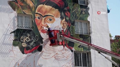 estetik -  Frida Kahlo, Mersin duvarlarını süslemeye devam ediyor Videosu