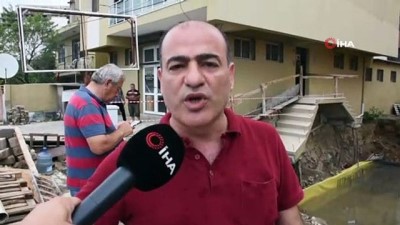 yagmur suyu -  İzmir'de sağanak yağış sonrası 2 apartmanın girişinde çökme meydana geldi Videosu