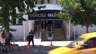 belediye baskan yardimcisi -  Maçoğlu'nun testi pozitif çıkmıştı, temel hizmetler dışındaki hizmetleri geçici süreyle durdurdu Videosu