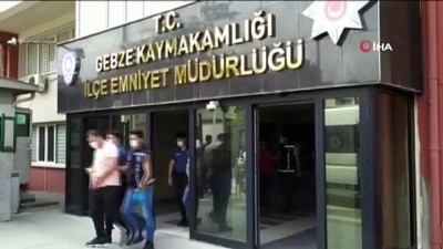 banka subesi -  Rehin aldıkları kişiye zorla para çektirmeye çalışan şahıslar suçüstü yakalandı Videosu