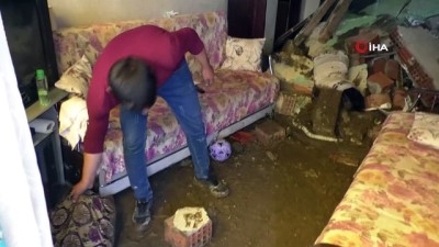 lens -  Sağanak yağış bir evin duvarını yıktı Videosu