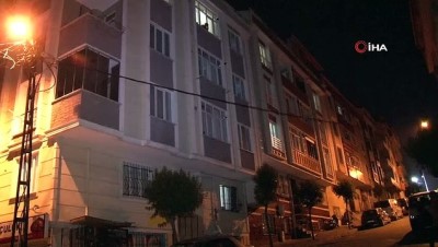  Sultangazi’de çatlaklar nedeniyle boşaltılan binaların içi görüntülendi