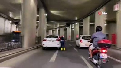  Taksim’de patenli gencin tehlikeli yolculuğu kamerada