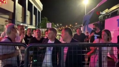 Trabzonspor taraftarı takımını coşkuyla karşıladı