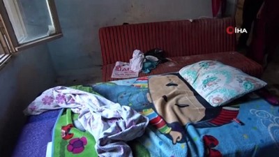 evde tek basina -  Ağır engelli, virane evde yaşam savaşı veriyor Videosu